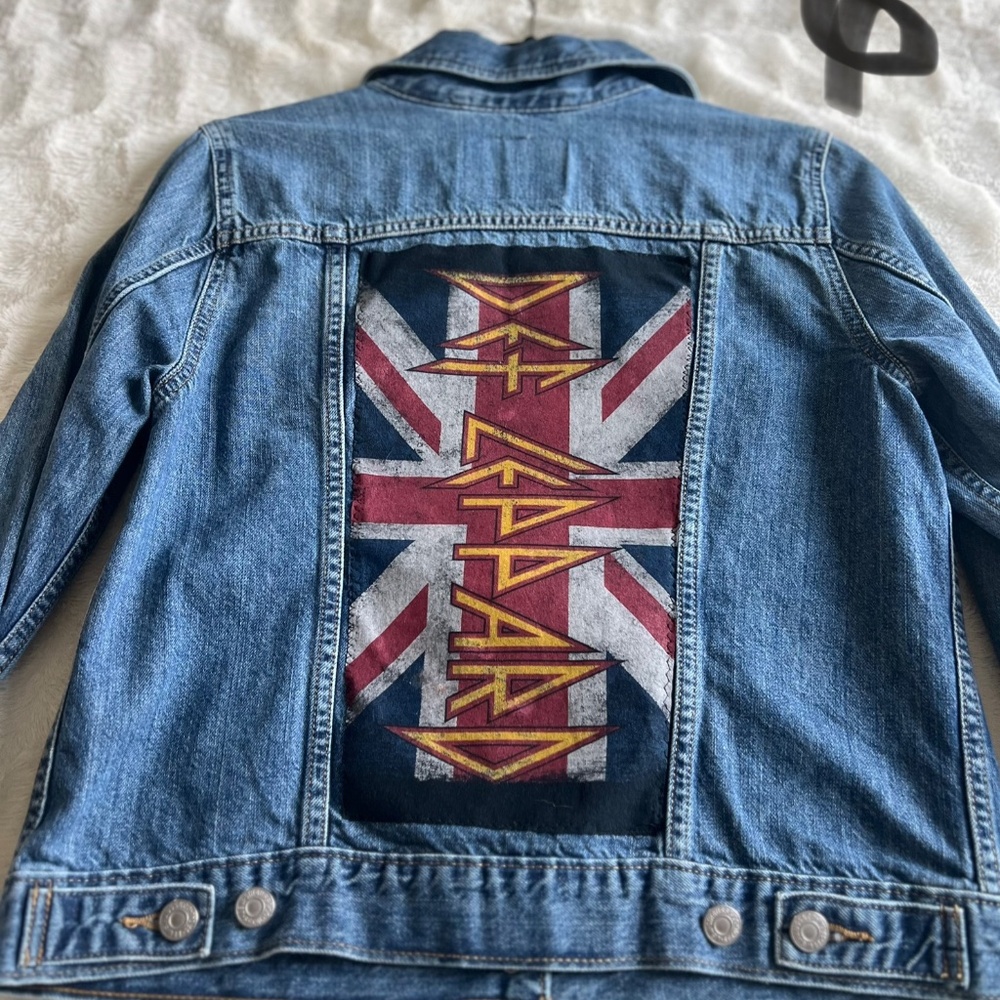 Def Leppard Womans Denim Jacket size MED